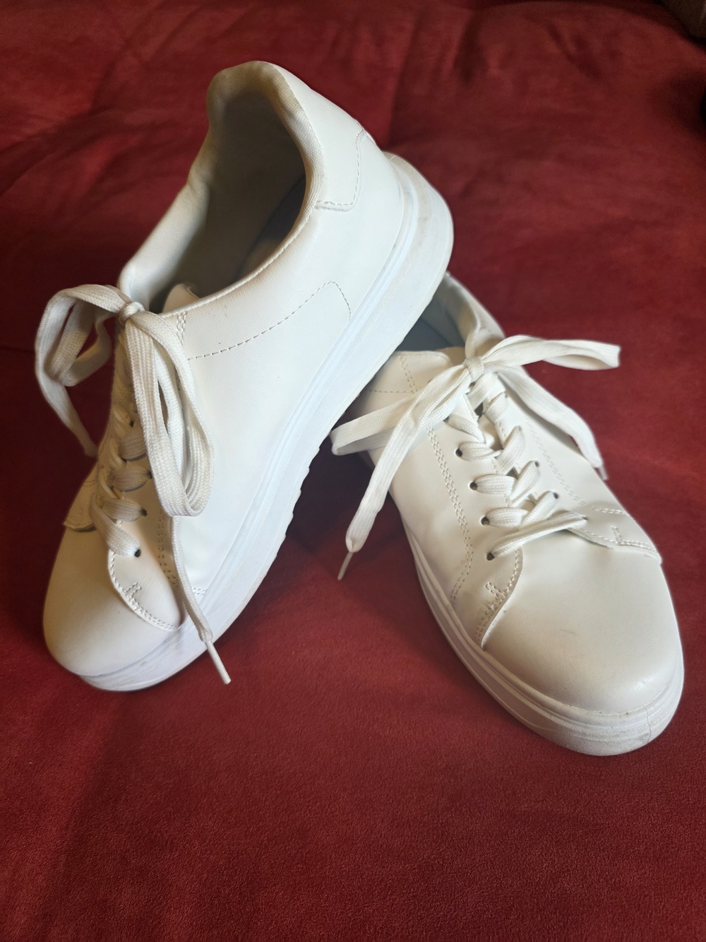 EUC Madden Girl White Low-Top Lace-Up Womens Sneakers